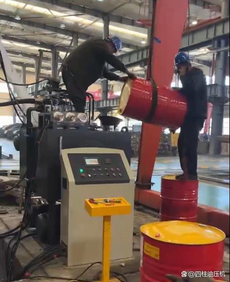 630吨液压机又称630吨压力机,是一款以液压油为工作介质的锻压机床